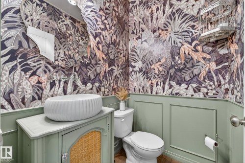 8061 Chappelle Way, Edmonton, AB - Indoor Photo Showing Bathroom