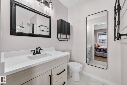 8061 Chappelle Way, Edmonton, AB - Indoor Photo Showing Bathroom