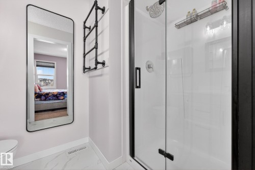 8061 Chappelle Way, Edmonton, AB - Indoor Photo Showing Bathroom