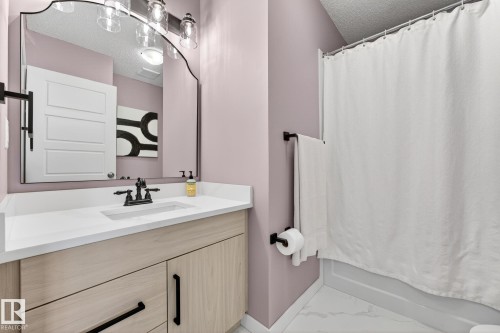 8061 Chappelle Way, Edmonton, AB - Indoor Photo Showing Bathroom