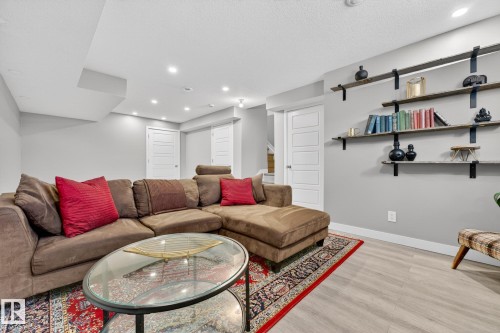 8061 Chappelle Way, Edmonton, AB - Indoor Photo Showing Living Room