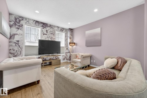 8061 Chappelle Way, Edmonton, AB - Indoor Photo Showing Living Room