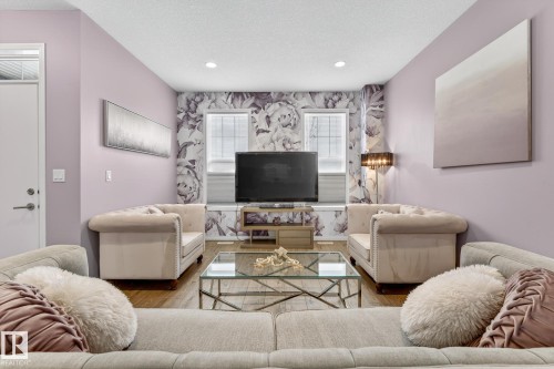 8061 Chappelle Way, Edmonton, AB - Indoor Photo Showing Living Room