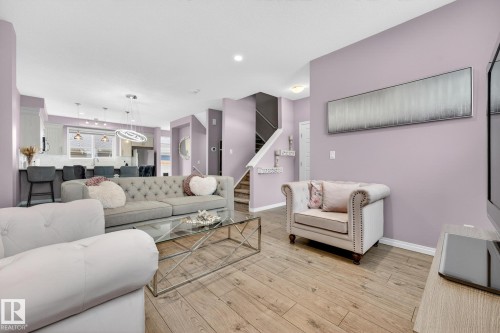 8061 Chappelle Way, Edmonton, AB - Indoor Photo Showing Living Room