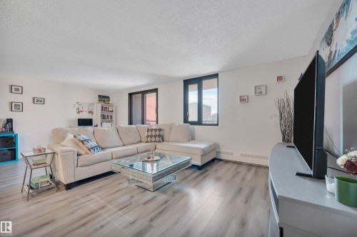 802 10145 109 Street, Edmonton, AB - Indoor Photo Showing Living Room
