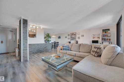802 10145 109 Street, Edmonton, AB - Indoor Photo Showing Living Room