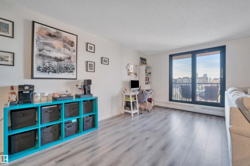 802 10145 109 Street, Edmonton, AB - Indoor