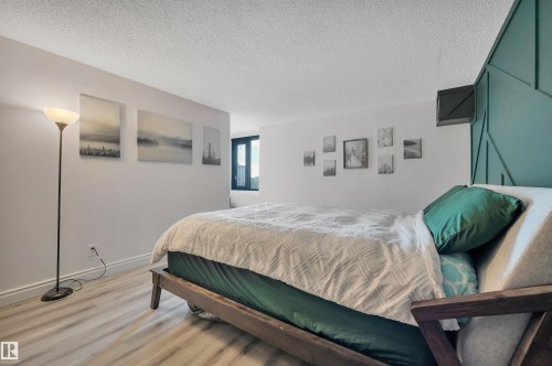802 10145 109 Street, Edmonton, AB - Indoor Photo Showing Bedroom