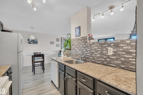 802 10145 109 Street, Edmonton, AB - Indoor Photo Showing Kitchen