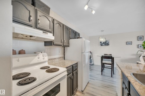 802 10145 109 Street, Edmonton, AB - Indoor Photo Showing Kitchen