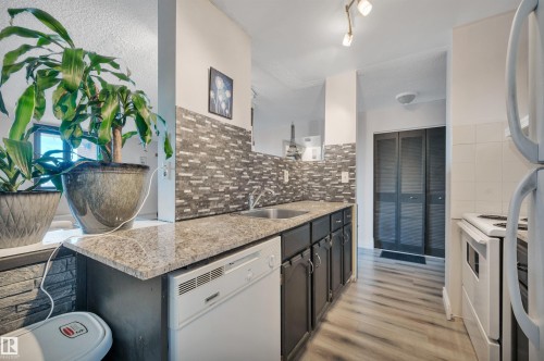 802 10145 109 Street, Edmonton, AB - Indoor Photo Showing Kitchen