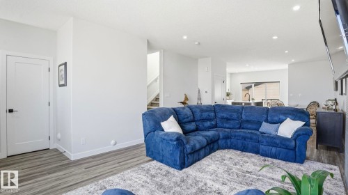 10 Meadowview Way, Leduc, AB - Indoor Photo Showing Living Room