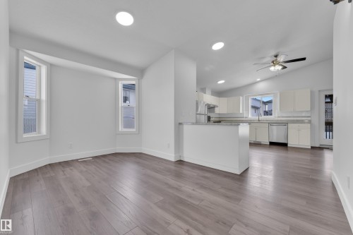 6741 162A Avenue, Edmonton, AB - Indoor Photo Showing Kitchen