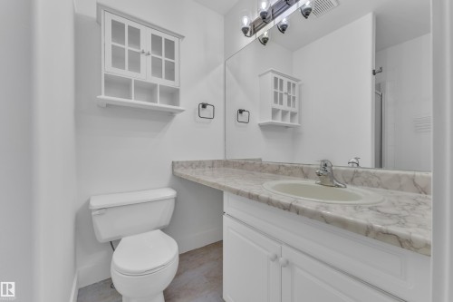 6741 162A Avenue, Edmonton, AB - Indoor Photo Showing Bathroom