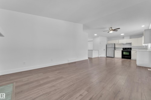 6741 162A Avenue, Edmonton, AB - Indoor Photo Showing Kitchen