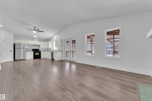6741 162A Avenue, Edmonton, AB - Indoor Photo Showing Living Room