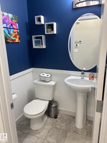 2088 Graydon Hill Crescent, Edmonton, AB - Indoor Photo Showing Bathroom