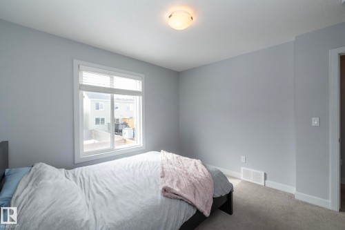 2088 Graydon Hill Crescent, Edmonton, AB - Indoor Photo Showing Bedroom