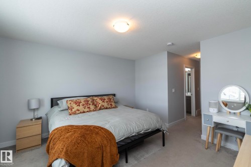 2088 Graydon Hill Crescent, Edmonton, AB - Indoor Photo Showing Bedroom