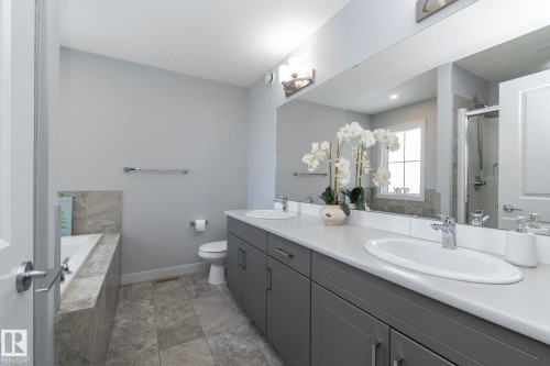 2088 Graydon Hill Crescent, Edmonton, AB - Indoor Photo Showing Bathroom