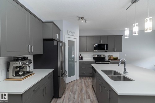 2088 Graydon Hill Crescent, Edmonton, AB - Indoor Photo Showing Kitchen With Double Sink With Upgraded Kitchen