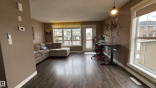 315 401 Southfork Drive, Leduc, AB - Indoor Photo Showing Living Room