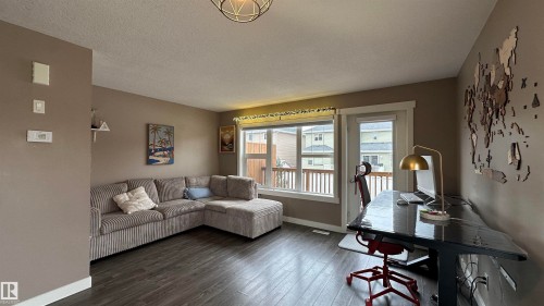 315 401 Southfork Drive, Leduc, AB - Indoor Photo Showing Living Room