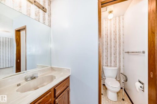 14237 22A Street, Edmonton, AB - Indoor Photo Showing Bathroom
