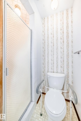 14237 22A Street, Edmonton, AB - Indoor Photo Showing Bathroom