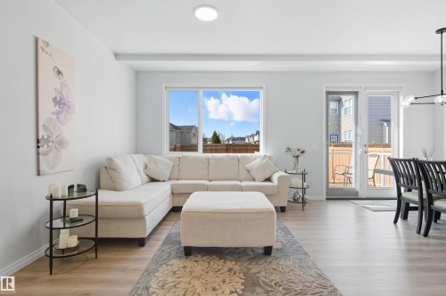 2631 Donaghey Crescent, Edmonton, AB - Indoor Photo Showing Living Room
