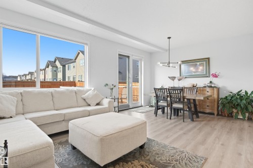 2631 Donaghey Crescent, Edmonton, AB - Indoor Photo Showing Living Room