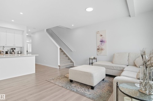 2631 Donaghey Crescent, Edmonton, AB - Indoor Photo Showing Living Room