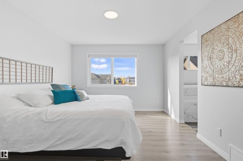 2631 Donaghey Crescent, Edmonton, AB - Indoor Photo Showing Bedroom