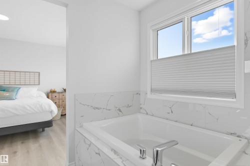 2631 Donaghey Crescent, Edmonton, AB - Indoor Photo Showing Bedroom