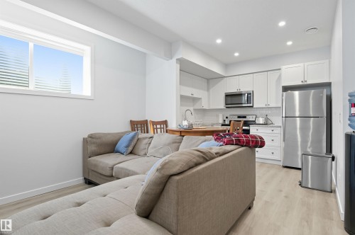 2631 Donaghey Crescent, Edmonton, AB - Indoor