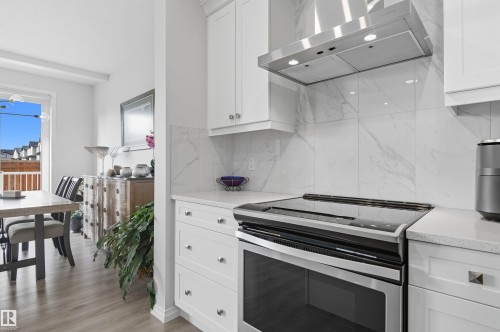 2631 Donaghey Crescent, Edmonton, AB - Indoor Photo Showing Kitchen