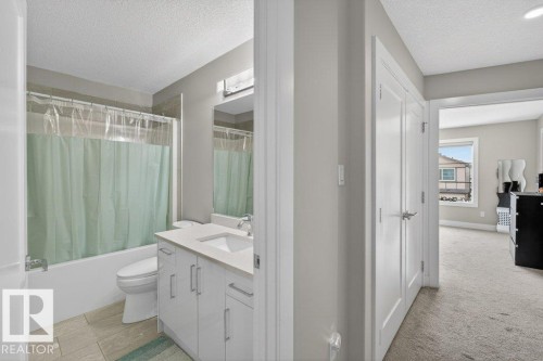 994 Berg Place, Leduc, AB - Indoor Photo Showing Bathroom