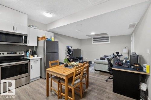 994 Berg Place, Leduc, AB - Indoor Photo Showing Kitchen