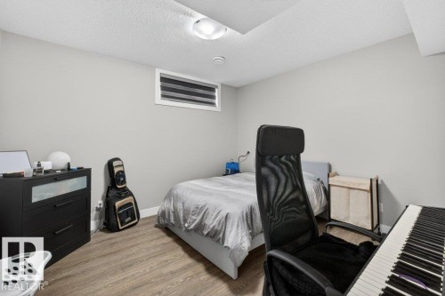994 Berg Place, Leduc, AB - Indoor Photo Showing Bedroom