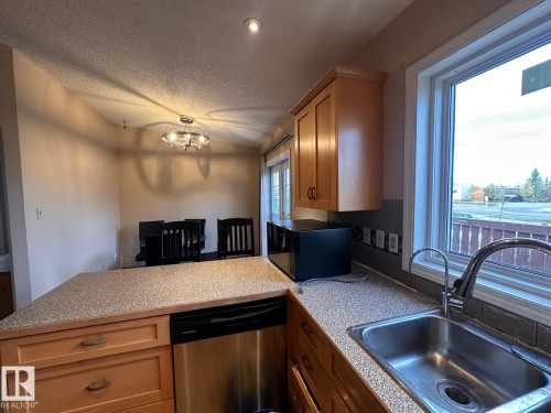 2807 35 Street, Edmonton, AB - Indoor Photo Showing Kitchen
