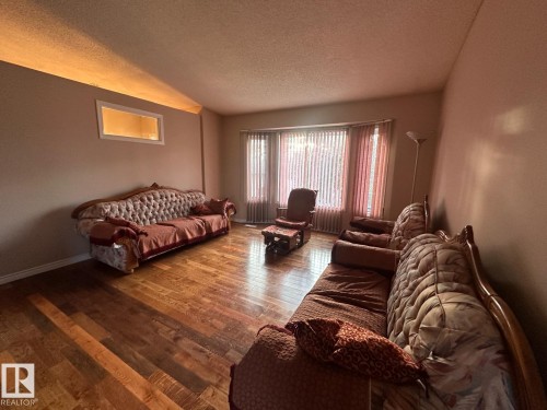 2807 35 Street, Edmonton, AB - Indoor