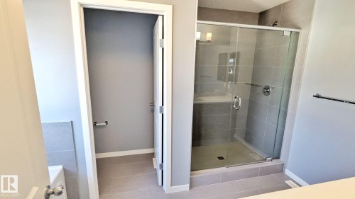 2318 Cassidy Way, Edmonton, AB - Indoor Photo Showing Bathroom
