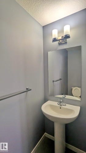 2318 Cassidy Way, Edmonton, AB - Indoor Photo Showing Bathroom