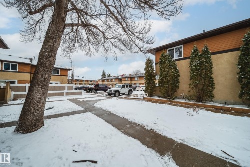 The property features a concrete pathway and a fenced area - 125 Woodborough Way, Edmonton, AB - Outdoor