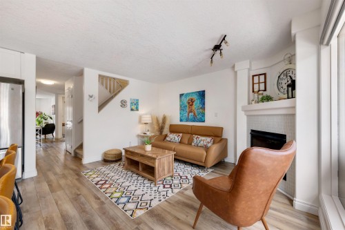 23 882 Ryan Place, Edmonton, AB - Indoor Photo Showing Living Room