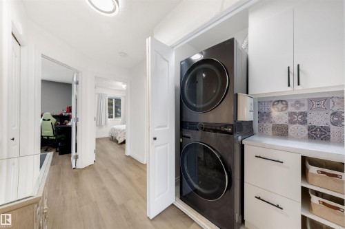 23 882 Ryan Place, Edmonton, AB - Indoor Photo Showing Laundry Room