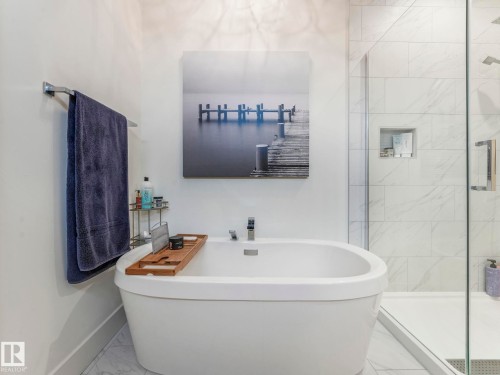 6720 105A Street, Edmonton, AB - Indoor Photo Showing Bathroom