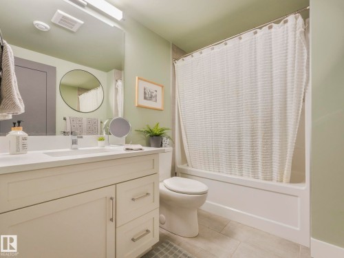 6720 105A Street, Edmonton, AB - Indoor Photo Showing Bathroom