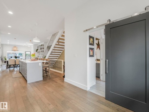 6720 105A Street, Edmonton, AB - Indoor