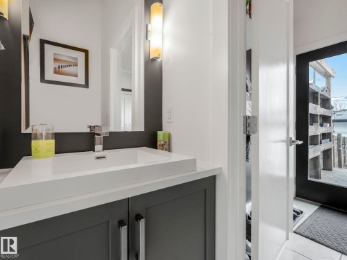 6720 105A Street, Edmonton, AB - Indoor Photo Showing Bathroom